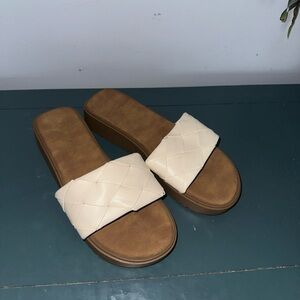 Rouge Helium Cream Quilted Slide Sandals